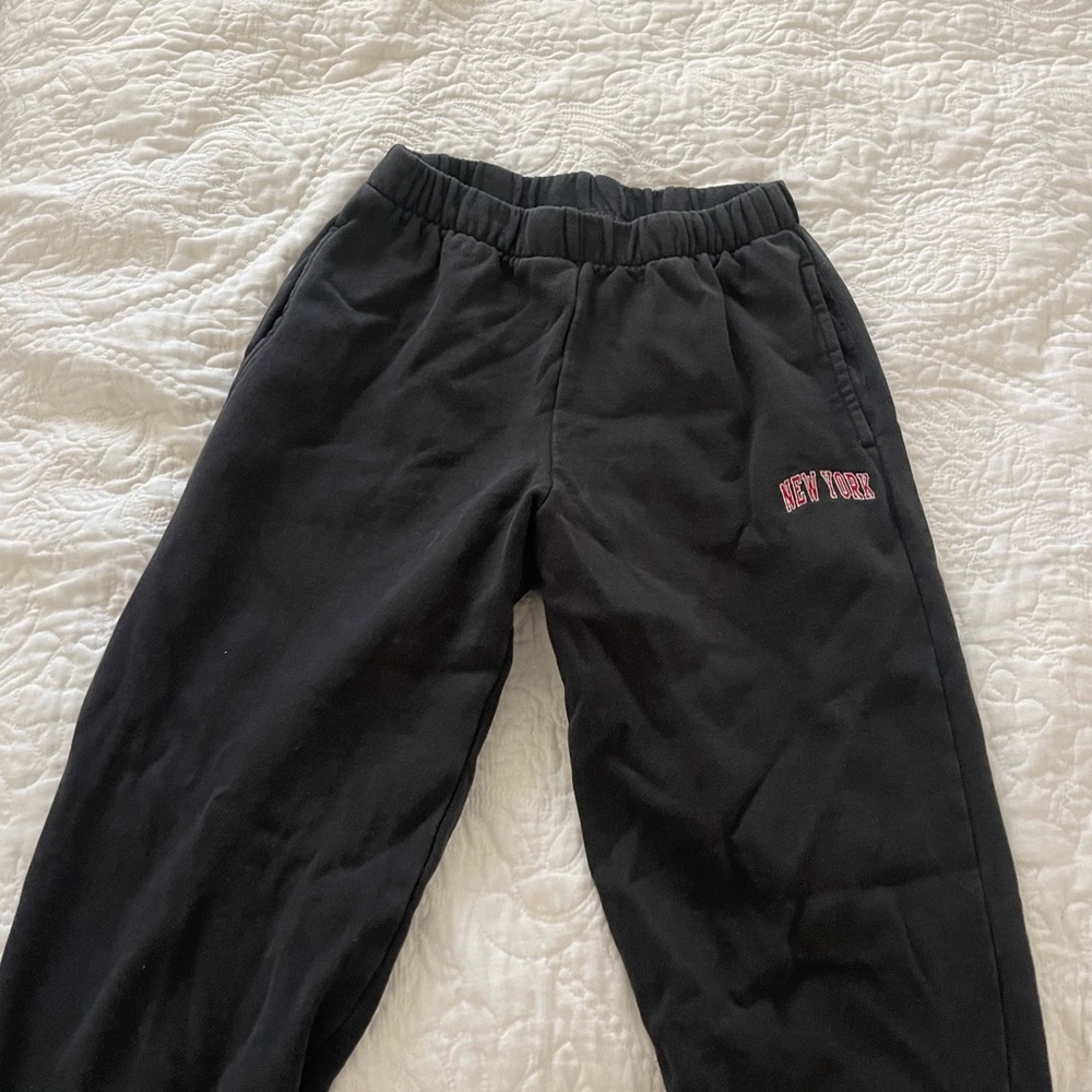 Brandy Melville Rosa "New York" Sweats